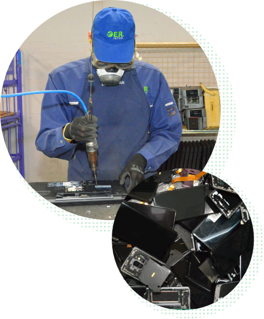 手作業で解体・携帯電話破砕作業